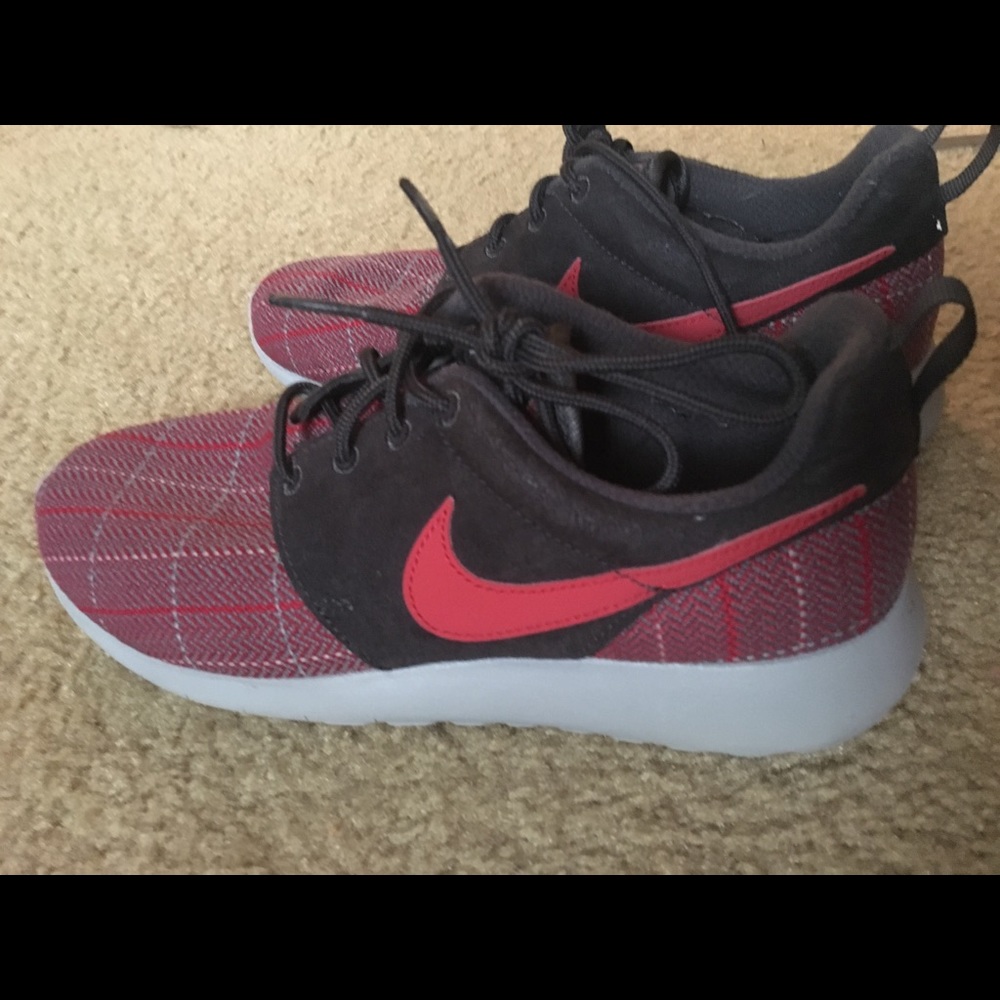 Woman’s running shoes (Nike’s)